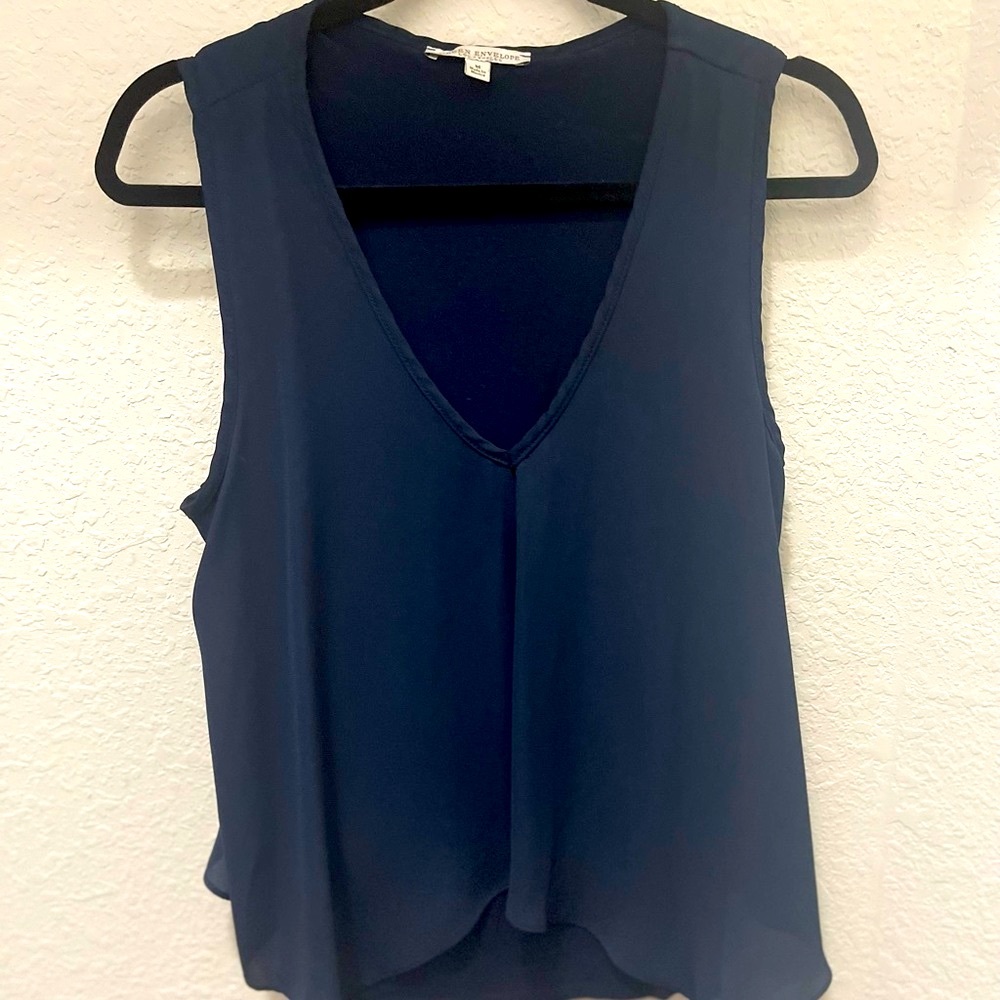 🌸 Chic Navy Sleeveless Blouse ✨ Effortless Style – Size M